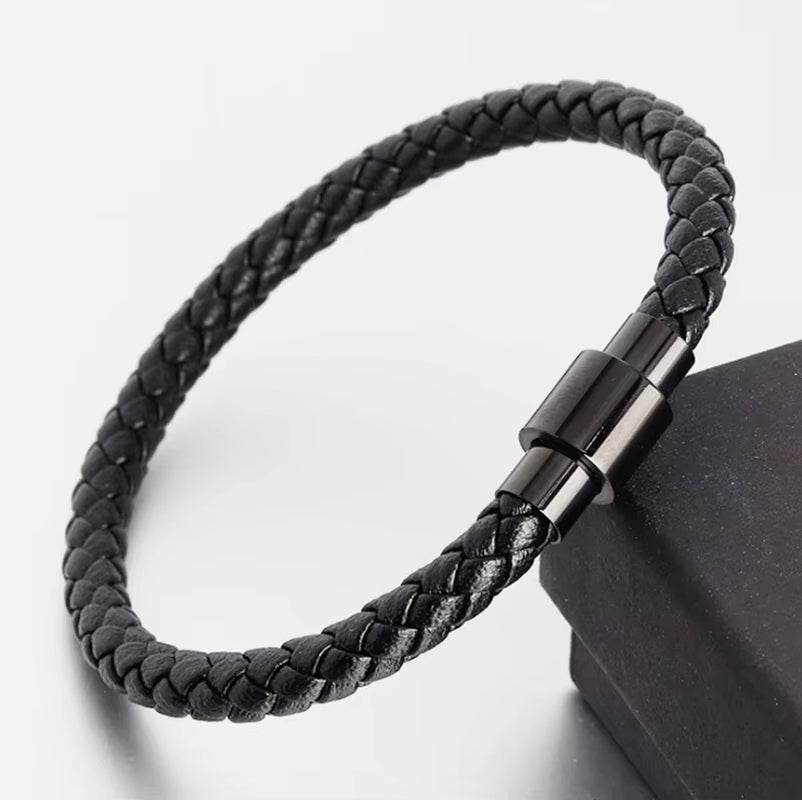 Men’s Classic Multilayer Leather Bracelet – Stylish Braided Wristband with Metal Magnetic Clasp | Fashion Accessory & Gift for Modern Gentlemen